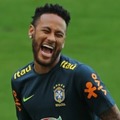 ネイマール、バスケでゴール！ドヤ顔で決めた「ミドルシュート」がこれ 画像