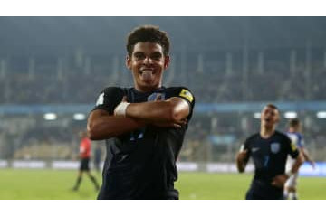 隔離ムシで美女とパーティー！20歳のプレミア選手、「問題の流出動画」がこれ 画像