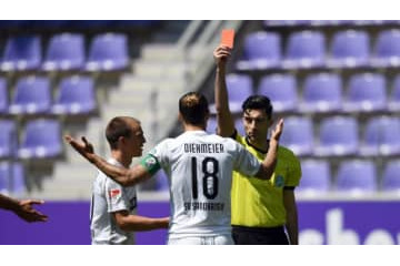 ドイツ、再開わずか4分で一発退場！酒井の元同僚「超不運男」がやらかす 画像