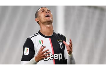 ロナウド、再開初戦でまさかのPK失敗！「その瞬間」がこれ 画像