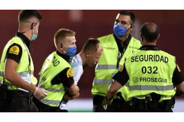 久保建英の目の前で乱入した男「メッシに写真を断られた！」と激白 画像