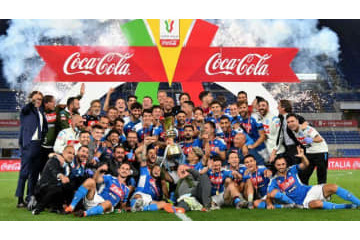 イタリア杯優勝で…ナポリファンが「密」になりまくる映像が物議 画像