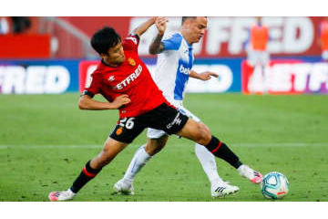 久保建英、すげぇ！リケルメみたいな「桁違いのボールキープ」がこれ 画像