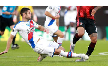 足首グニャ…プレミアリーグで“カードなし”だった「戦慄タックル」がこれ 画像