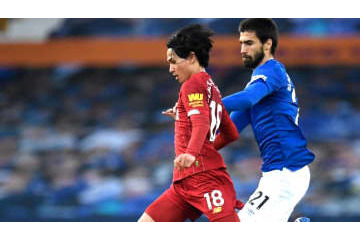 リヴァプール南野、エヴァートンを脅かした「強烈シュート」がこれ 画像