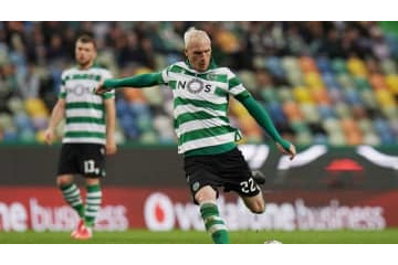 突如引退の元バルサDFマテュー、権田修一もお手上げ「強烈FKゴール」がこれ 画像