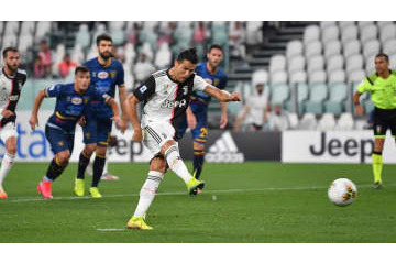 鬼メンタル！ロナウド、ど真ん中に蹴り込む「勇気のPK」がこれ 画像