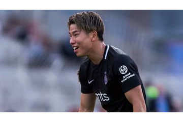 浅野拓磨、チームメイトに日本語を喋らせまくる動画がこれ 画像