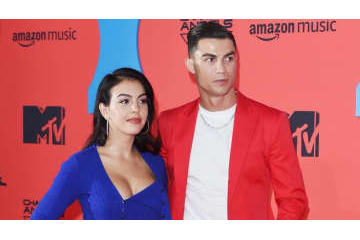 ロナウド、恋人といちゃいちゃする 画像
