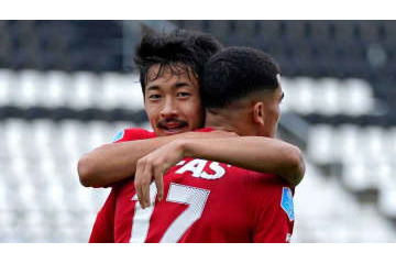 AZの菅原由勢、練習試合でまたゴール！FWばりの“嗅覚”を見よ 画像