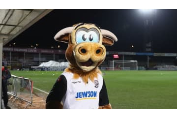 ○○が最大7cmしかない…と告白したサッカーファン、破壊行為で逮捕 画像