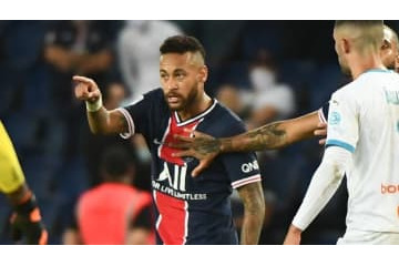 退場のネイマール 「あのバカを殴らなかったことを後悔」とツイート 画像