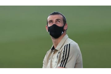 ベイル、レアル同僚に別れ…練習場を去る 画像