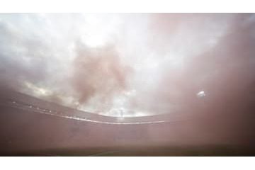 全裸ファンが走る…オランダ2部チーム、愚行で「映画館観戦」不可に 画像