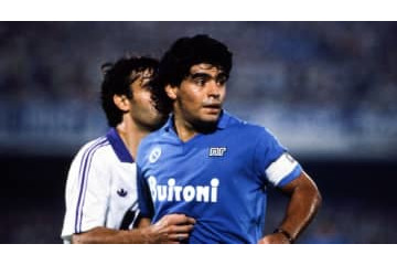 全盛期マラドーナ、すごすぎ…ドロドロでもこんなにウマい 画像