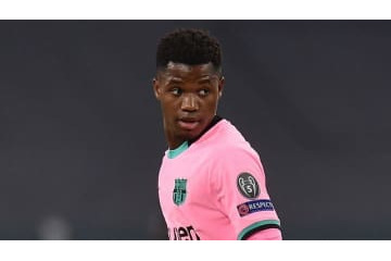 バルサ17歳アンス・ファティ、ボールボーイに「神対応」！その場面が撮影される 画像