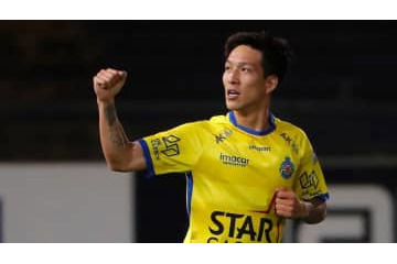 こりゃすげぇ！小林祐希、カタールで「魔球ドライブボレー」を叩き込む 画像