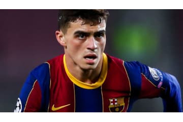 天才の発想！バルサFWペドリの「超低空膝トラップ」がすごい 画像