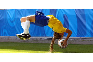  こりゃすげぇ！「ハンドスプリングスロー」を直接ぶち込む強肩選手がやばい 画像