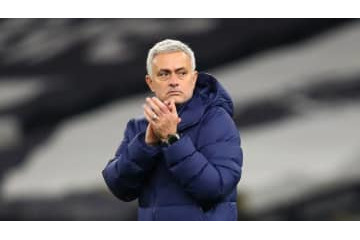 モウリーニョ監督、ブランド物買いまくって荷物に苦戦 画像