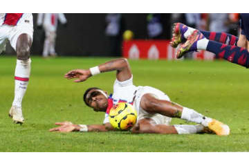 自分の体を犠牲に…PSGを救ったキンペンベの「怪我無視タックル」がすごい 画像