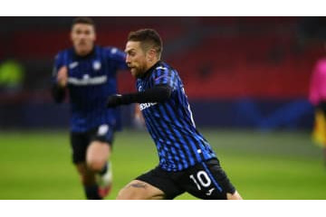 アタランタ主将ゴメス、トロフィーぶん投げ！ぶっ壊す場面が撮影される 画像