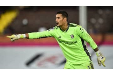 世界最強FKキッカーを阻止！ 元レアルGKアレオラの鬼反応が猫すぎる 画像