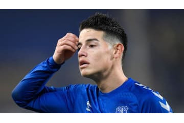 脱ぐハメス、テッカテカ筋肉 画像