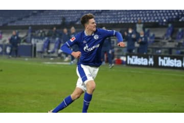 降格圏シャルケ、1年ぶり勝利！19歳アメリカ人FWがハットトリックで救世主に 画像