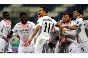 必殺技発動！イブラヒモヴィッチにしかできない「回し蹴りパス」がこれ 画像