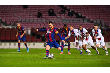 本当に苦手？ メッシ、CLのPSG戦で突き刺した「鬼PK」がこれ 画像