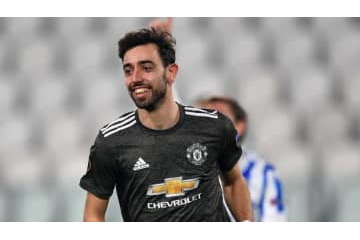 B・フェルナンデス、「相手3選手を衝突させる」謎技が話題 画像