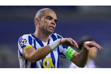 あのペペが激怒！足に穴が開く 画像