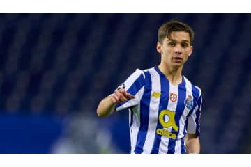 中島放出のポルト、コンセイソン監督の息子が相手選手の握手シカト…唾吐きも 画像