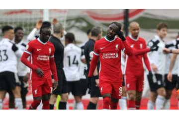 「クロップは頑固すぎ、3バックにしろ」解説者が助言 画像