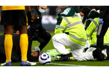 リヴァプール戦で衝撃失神…GKルイ・パトリシオ、意識回復に選手も監督も安堵 画像