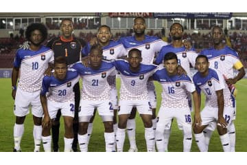 代表チームバス、バイクの覆面武装勢力に包囲され…衝撃映像が話題 画像