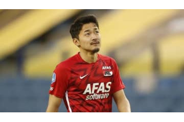 菅原由勢、相馬勇紀の無茶振りから「決めポーズ」する 画像