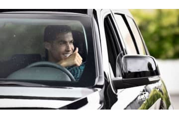 ロナウド、真夜中に高級車7台を家から運び出す 画像