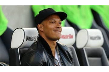 「メンタルに苦しむ選手を救いたい」元英代表ザモラが全裸になる 画像