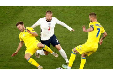 ロベカルに大絶賛されたルーク・ショウ、SNSをフォローされてビビる 画像