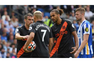 ブラジル代表FW、PKキッカー争奪で味方とバトル！エヴァートン監督が説明する 画像