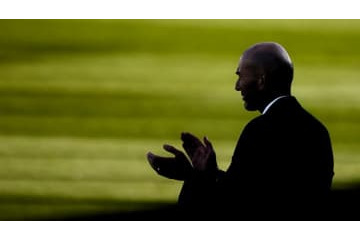 ジダン、レアルのベルナベウ復帰戦をVIP観戦！ベイルは姿見せず 画像