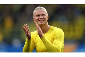 復活ホーラン、あげたユニフォームを没収された乱入ファンにガチの神対応！ 画像