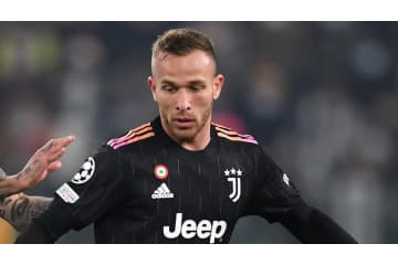 ユヴェントスMFアルトゥール、ベンチ外追放…理由は「遅刻」 画像