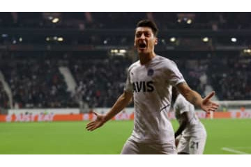 33歳エジル、まだまだいける！「伝家の宝刀」でゴールを奪う 画像