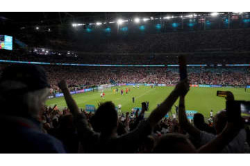 ネット上での人種差別に厳罰！英国で「サッカー10年観戦禁止」へ 画像