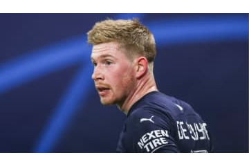 デブライネがクリスマスコスプレ！恐怖する子供たちがかわいい 画像