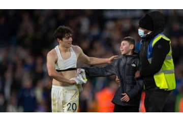 リーズ、「親の許しでピッチに乱入する子供」対策を強化 画像