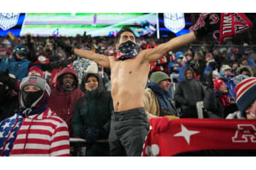 マイナス19でのW杯予選、「シャツがバキバキに凍る」珍映像が話題 画像